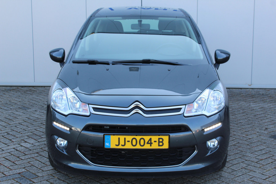 Citroën C3 1.2-82pk PureTech Feel Edition AUTOMAAT ! Correct nette Citroën C3 automaat, slechts 21.000km ! Volautm. airco, metallic lak, cruise control, centr. vergr. afstand bediend, telefoonvoorb., parkeersensoren achter, r/cd, elektr. ramen v+a etc.