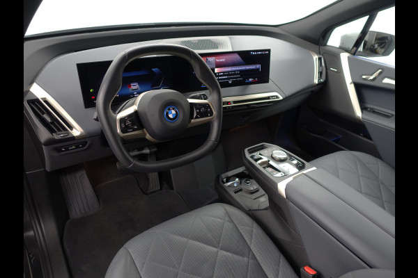 BMW iX xDrive40 M-Sport Gold Edition 330pk (panodak,laser,stoelmassage,22",stuur/stoelverwarming,head-up,360)