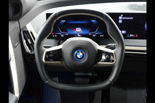 BMW iX xDrive40 M-Sport Gold Edition 330pk (panodak,laser,stoelmassage,22",stuur/stoelverwarming,head-up,360)