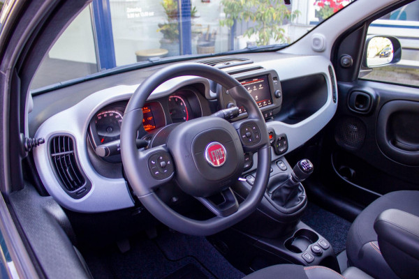 Fiat Panda 1.0 Hybrid Garmin Cross | Prijs rijklaar incl. 12 mnd garantie | Clima Stoelverwarming Navi via carplay