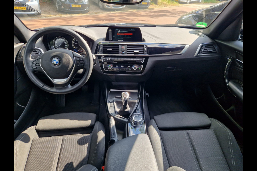 BMW 1-serie 116i Executive | 1E EIGENAAR | 12 MND GARANTIE | NAVI | NL AUTO | CRUISE |