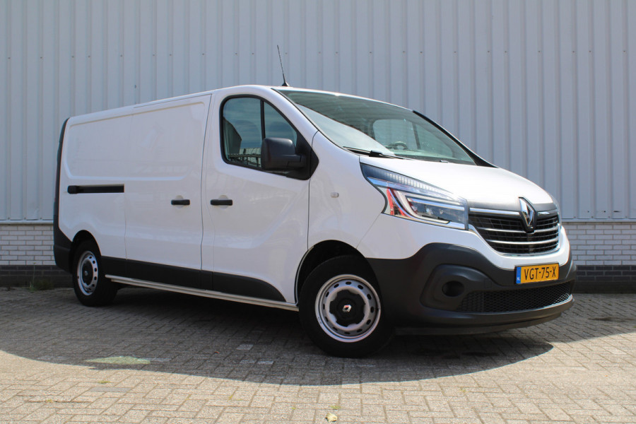 Renault Trafic 2.0 dCi 120PK L2H1 Comfort | Navi | Airco | Trekhaak | Cruise | Parkeersensoren | Volledig betimmerd |