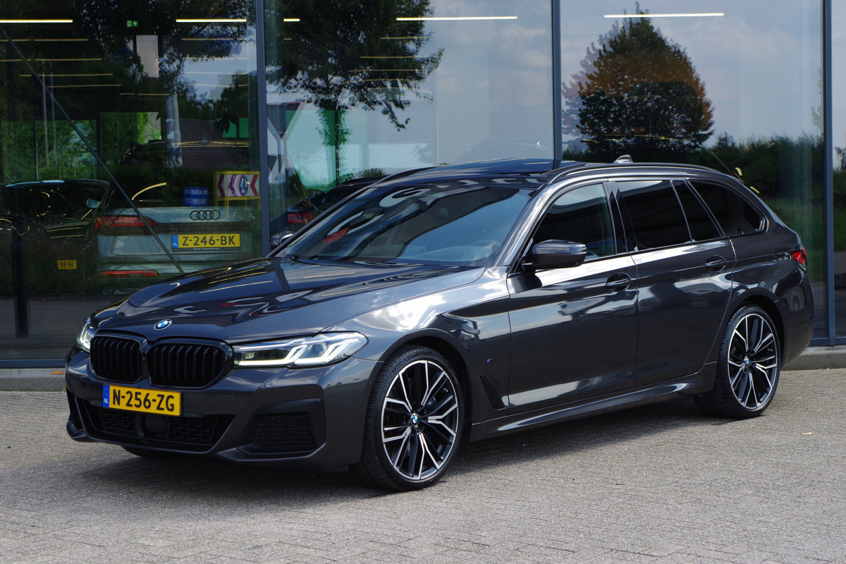 BMW 5 Serie Touring 540d 340 PK xDrive M-Sport High Executive, Panoramadak, Elek. Trekhaak, Harman/Kardon, Soft-Close