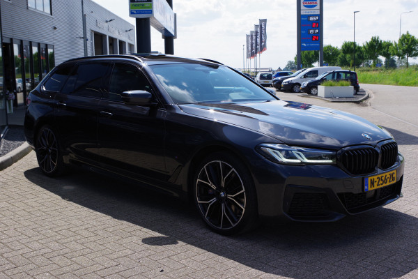 BMW 5 Serie Touring 540d 340 PK xDrive M-Sport High Executive, Panoramadak, Elek. Trekhaak, Harman/Kardon, Soft-Close