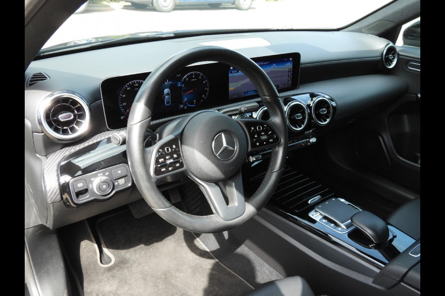 Mercedes-Benz A-Klasse A200 Aut. Business Solution NAVI/CAMERA/LED/16"LMV!