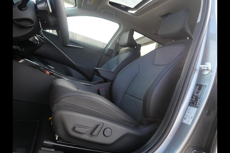 Kia Niro 1.6 GDi Hybrid ExecutiveLine | Schuif-/kanteldak | Stoel-/stuurverwarming | Harman Kardon | 18'' lichtmetaal | Draadloos opladen smartphone