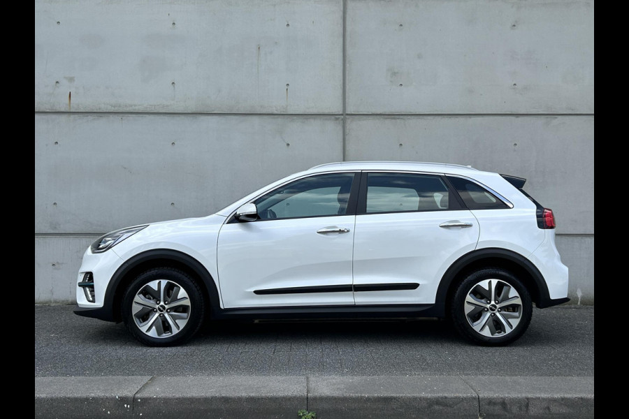 Kia e-Niro DynamicPlusLine 64 kWh Automaat | Schuif-/Kanteldak | H-Leder | Camera | Navi | Stuur-/Stoelverwarming | Key-Less | Clima | Apple CarPlay/Android Auto | 17” Velgen | PDC | Cruise | LED |