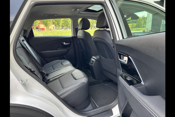 Kia e-Niro DynamicPlusLine 64 kWh Automaat | Schuif-/Kanteldak | H-Leder | Camera | Navi | Stuur-/Stoelverwarming | Key-Less | Clima | Apple CarPlay/Android Auto | 17” Velgen | PDC | Cruise | LED |