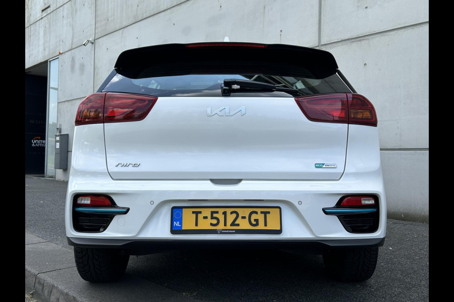 Kia e-Niro DynamicPlusLine 64 kWh Automaat | Schuif-/Kanteldak | H-Leder | Camera | Navi | Stuur-/Stoelverwarming | Key-Less | Clima | Apple CarPlay/Android Auto | 17” Velgen | PDC | Cruise | LED |