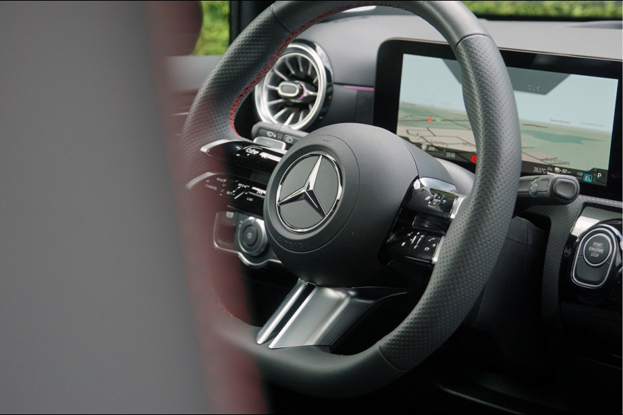 Mercedes-Benz A-Klasse A 250 e AMG Line | Panorama HUD Memory Burmester Multibeam