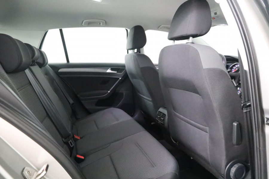 Volkswagen e-Golf E-DITION 136 pk | Navigatie | Warmtepomp | Parkeersensoren | Stoelverwarming | LED koplampen |