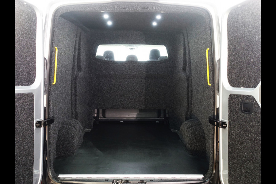 Volkswagen Crafter 35 2.0 TDI L3 Highline DSG Automaat Dubbel Cabine I Euro 6 I Navi I Camera I Massage stoelen I LMV