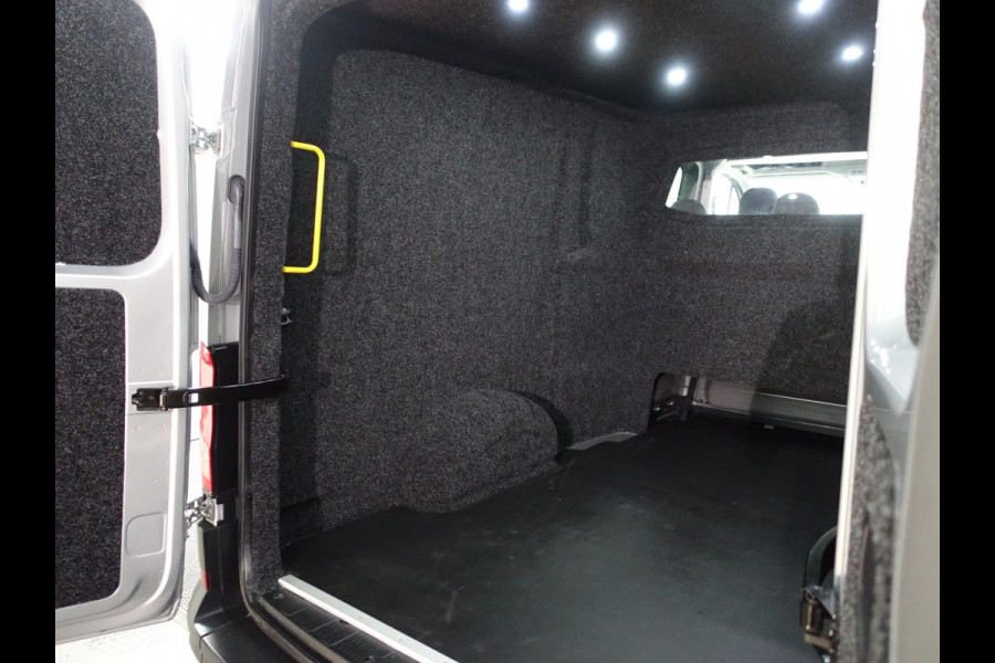 Volkswagen Crafter 35 2.0 TDI L3 Highline DSG Automaat Dubbel Cabine I Euro 6 I Navi I Camera I Massage stoelen I LMV