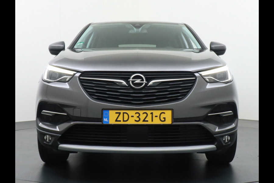 Opel Grandland X T131PK Apple Carplay Android Auto Camera PDC Navi AGR Keyless 19" DAB+ ECC Bluetooth 1/2 Leer Privacy Glas LMVRegen-Licht Sensor Isofix 100% Dealer Onderhouden Business Executive Orig.NLse auto l.beurt bij 110.048km !