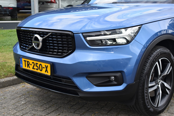 Volvo XC40 T4 AWD 190PK Automaat R-Design | 360 Camera | 18 "LMV | Stoelverwarming | Blis | Stuurverwarming