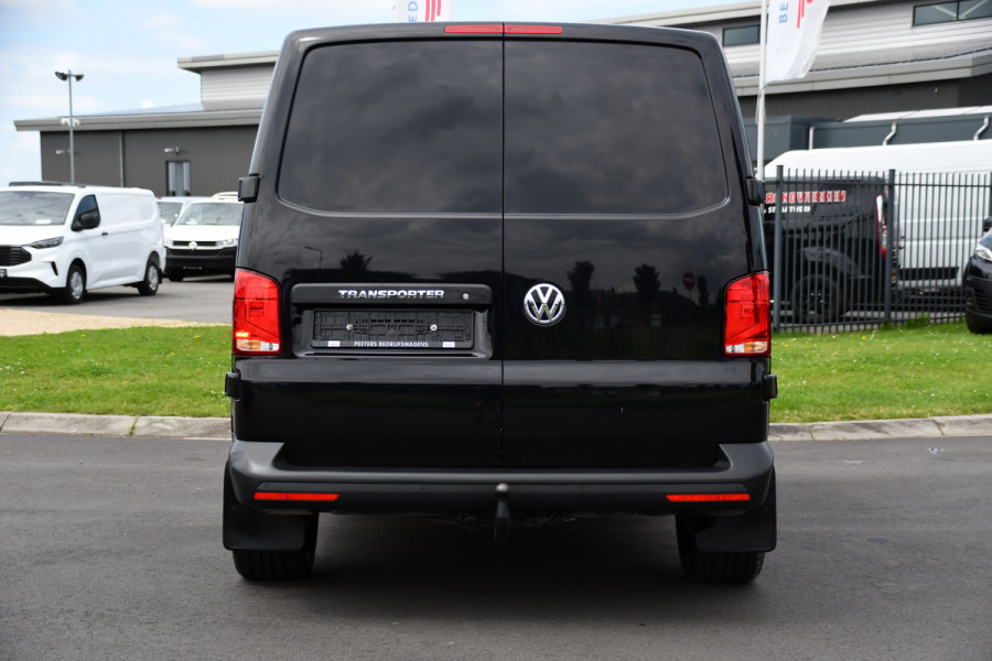 Volkswagen Transporter 2.0 TDI L1H1 30 Black Edition Cruise, Sensoren, Carplay, 150PK, Automaat, Trekhaak, Stoelverwarming, Standkachel