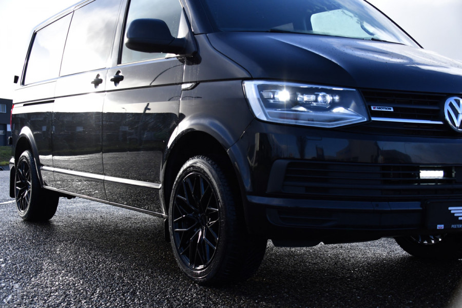 Volkswagen Transporter 2.0 TDI L2H1 DC 4Motion Highline Black Edition Camera, Cruise, Automaat, Multimedia, 204Pk, 2 x schuifdeur, LED,