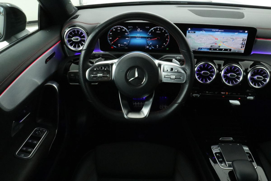 Mercedes-Benz CLA-Klasse 200 AMG | Carplay | Stoelverwarming | Trekhaak | Widescreen | DAB+ | Camera | Navigatie | Park Assist | Full LED