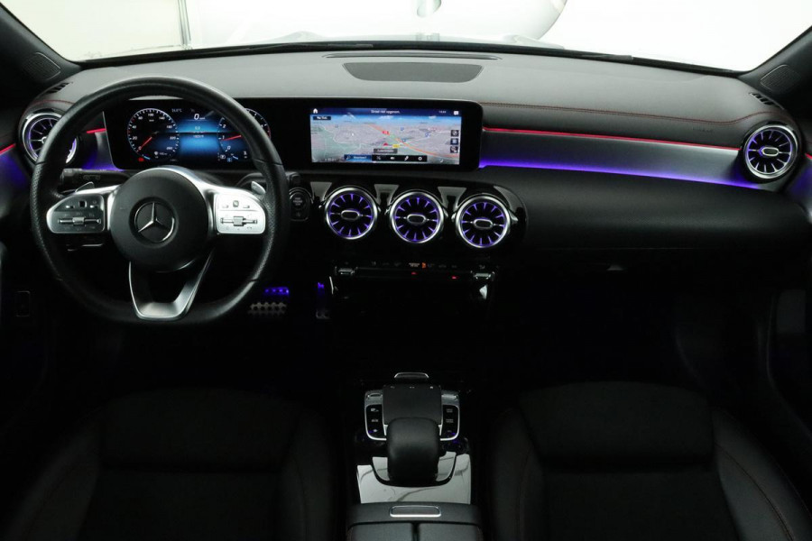 Mercedes-Benz CLA-Klasse 200 AMG | Carplay | Stoelverwarming | Trekhaak | Widescreen | DAB+ | Camera | Navigatie | Park Assist | Full LED