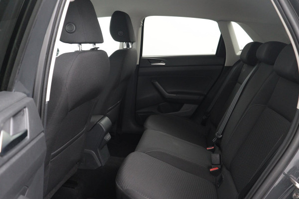 Volkswagen Polo 1.0 TSI Comfortline Automaat (NAVIGATIE, PARKEERSENSOREN, CLIMA, CARPLAY, 1e EIGENAAR, GOED ONDERHOUDEN)