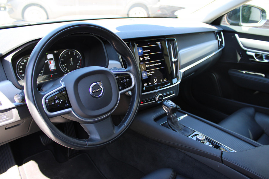 Volvo V90 2.0 T4 Momentum | Panoramadak | Trekhaak | BLIS | Leder | Memory | Adaptieve Cruise