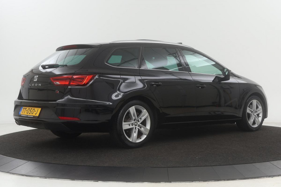 Seat Leon 1.5 TSI FR Intens | Panoramadak | Stoelverwarming | Beats | Trekhaak | Carplay | Full LED | Virtual Cockpit | Camera | Keyless | Navigatie