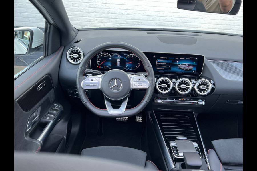 Mercedes-Benz B-Klasse 200 Business Solution AMG | ACC | Pano | Camera | Sfeerverlichting | MBUX