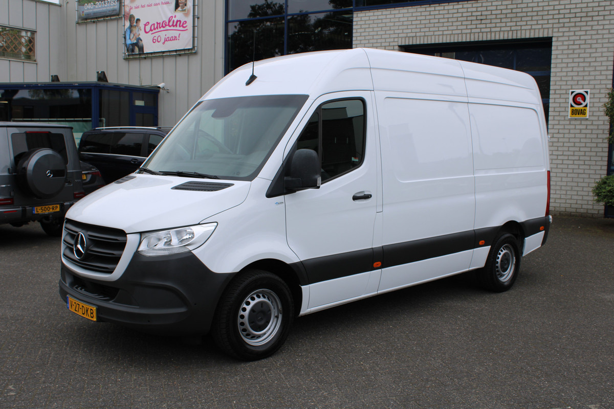 Mercedes-Benz Sprinter 317 CDI L2H2 RWD 3500 kg Trekhaak, MBUX met camera en parkeerpakket, Airbag bijrijder, Etc.