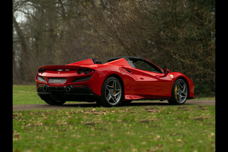 Ferrari F8 Spider 3.9 V8 HELE | Daytona Racing Seats | Veel carbon! | Lift | Camera | Alcantara int. | Pass. display