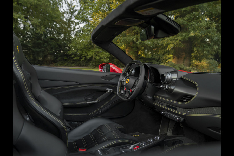 Ferrari F8 Spider 3.9 V8 HELE | Daytona Racing Seats | Veel carbon! | Lift | Camera | Alcantara int. | Pass. display