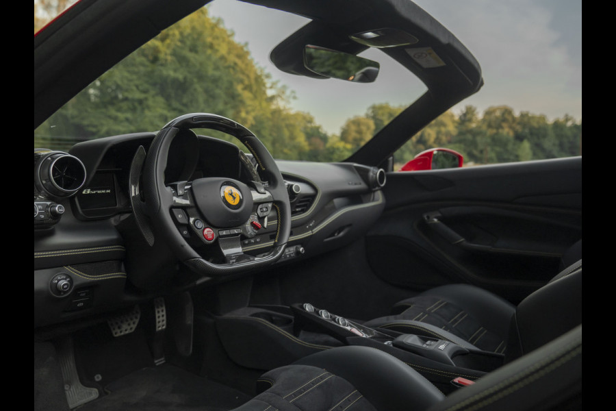 Ferrari F8 Spider 3.9 V8 HELE | Daytona Racing Seats | Veel carbon! | Lift | Camera | Alcantara int. | Pass. display