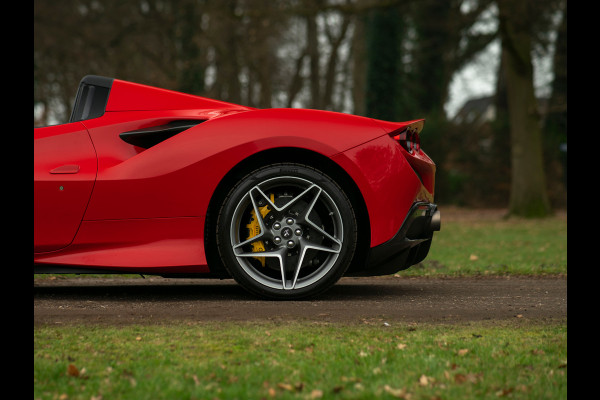 Ferrari F8 Spider 3.9 V8 HELE | Daytona Racing Seats | Veel carbon! | Lift | Camera | Alcantara int. | Pass. display