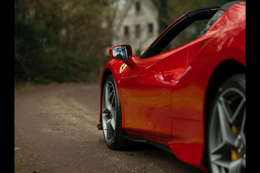 Ferrari F8 Spider 3.9 V8 HELE | Daytona Racing Seats | Veel carbon! | Lift | Camera | Alcantara int. | Pass. display