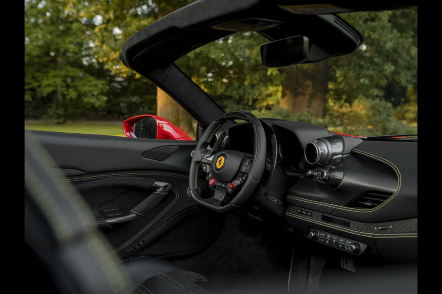 Ferrari F8 Spider 3.9 V8 HELE | Daytona Racing Seats | Veel carbon! | Lift | Camera | Alcantara int. | Pass. display