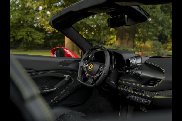 Ferrari F8 Spider 3.9 V8 HELE | Daytona Racing Seats | Veel carbon! | Lift | Camera | Alcantara int. | Pass. display