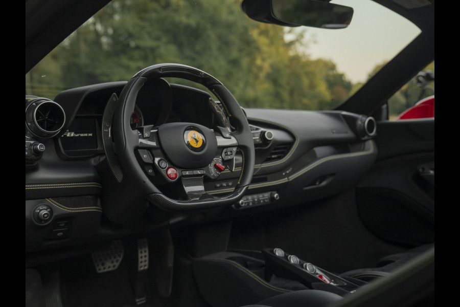 Ferrari F8 Spider 3.9 V8 HELE | Daytona Racing Seats | Veel carbon! | Lift | Camera | Alcantara int. | Pass. display