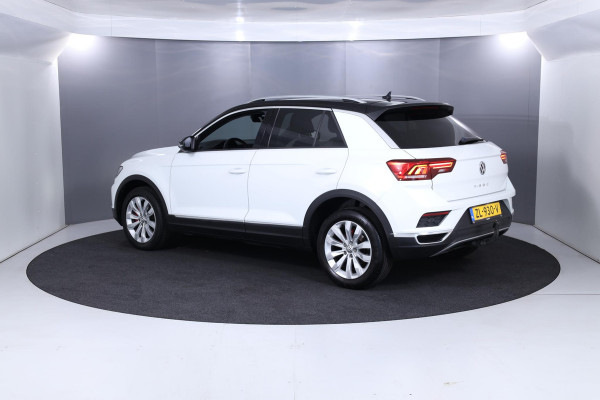 Volkswagen T-Roc 1.5 TSI Sport 150 pk Automaat (DSG) | Trekhaak| Navigatie via App | Parkeersensoren | Achteruitrijcamera | Stoelverwarming |