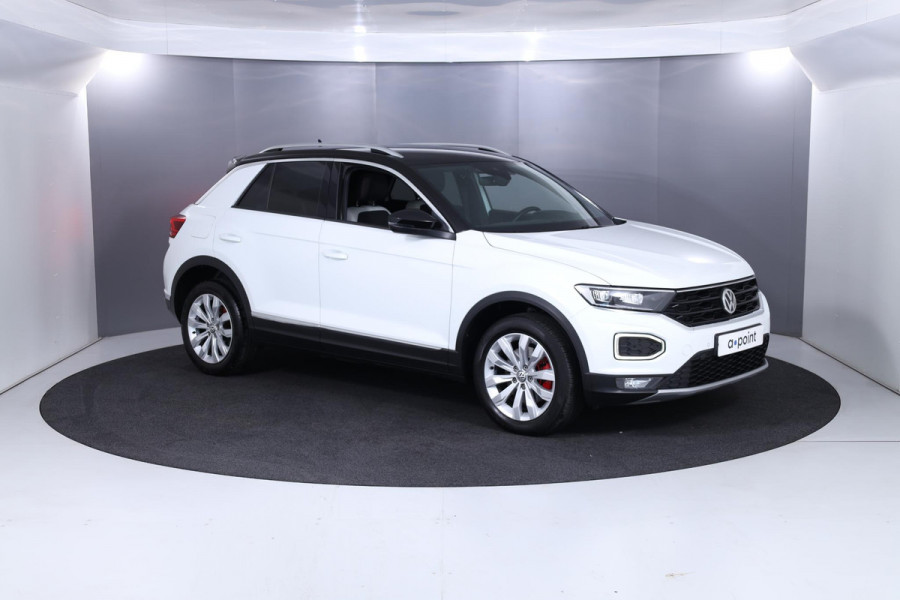 Volkswagen T-Roc 1.5 TSI Sport 150 pk Automaat (DSG) | Trekhaak| Navigatie via App | Parkeersensoren | Achteruitrijcamera | Stoelverwarming |