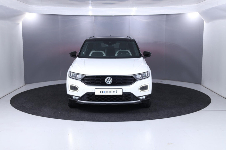 Volkswagen T-Roc 1.5 TSI Sport 150 pk Automaat (DSG) | Trekhaak| Navigatie via App | Parkeersensoren | Achteruitrijcamera | Stoelverwarming |