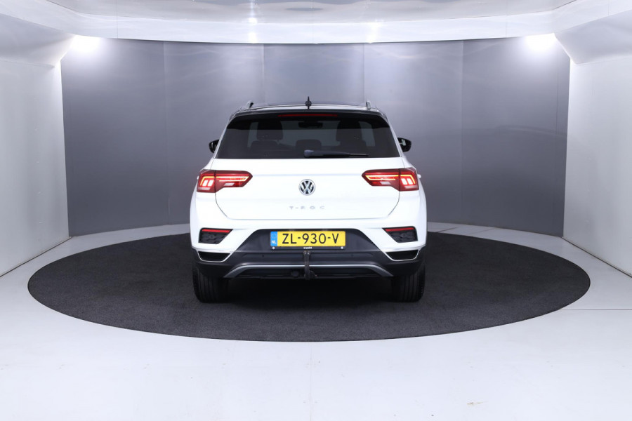 Volkswagen T-Roc 1.5 TSI Sport 150 pk Automaat (DSG) | Trekhaak| Navigatie via App | Parkeersensoren | Achteruitrijcamera | Stoelverwarming |