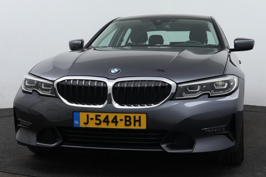 BMW 3-serie 320i High Executive Edition (NAVIGATIE, LEDER, STOELVERWARMING, SFEERVERLICHTING, 1e EIGENAAR, DEALER ONDERHOUDEN)