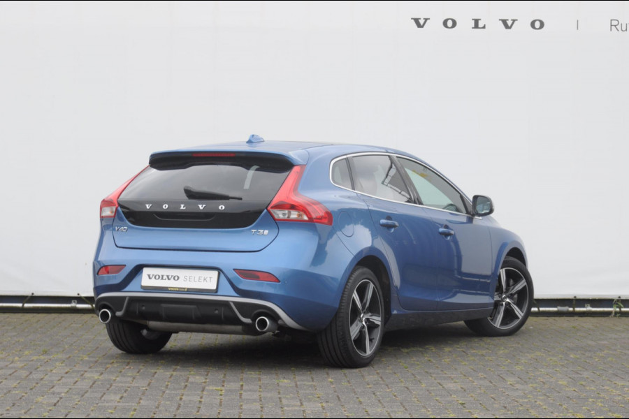 Volvo V40 T3 152PK Automaat R-Design / DAB+ / Panoramadak / 17'' Ixion velgen / Parkeer Camera