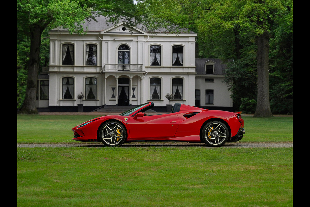 Ferrari F8 Spider 3.9 V8 HELE | Daytona Racing Seats | Veel carbon! | Lift | Camera | Alcantara int. | Pass. display