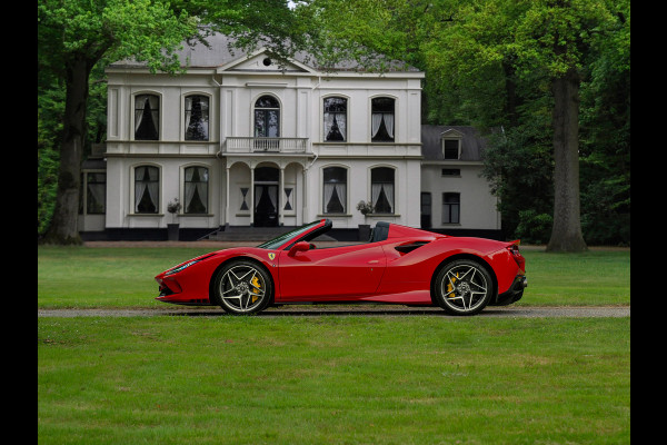 Ferrari F8 Spider 3.9 V8 HELE | Daytona Racing Seats | Veel carbon! | Lift | Camera | Alcantara int. | Pass. display