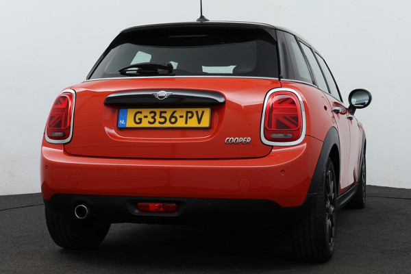 MINI Mini 1.5 Cooper Business Edition FACE-LIFT (NL-auto, 1e Eig, Dealer OnderH, Navi Pro, StoelV, ParkeerS V+A, Sportstoel,Etc)