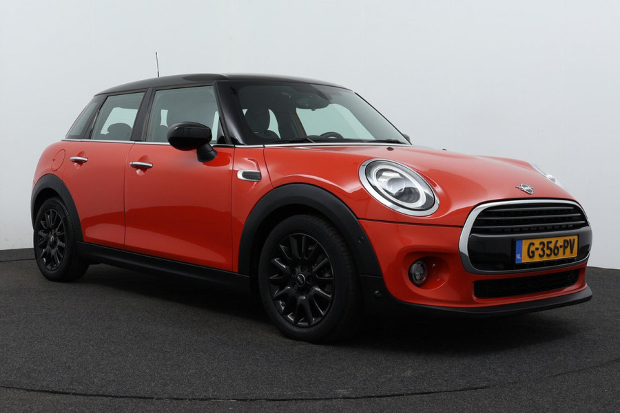 MINI Mini 1.5 Cooper Business Edition FACE-LIFT (NL-auto, 1e Eig, Dealer OnderH, Navi Pro, StoelV, ParkeerS V+A, Sportstoel,Etc)