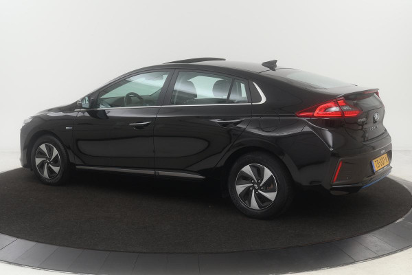 Hyundai IONIQ 1.6 GDi Premium | 1e eigenaar | Schuifdak | Adaptive cruise | Leder | Stoelventilatie | Carplay | Camera | Xenon | Navigatie | Climate control | Verwarmd stuurwiel