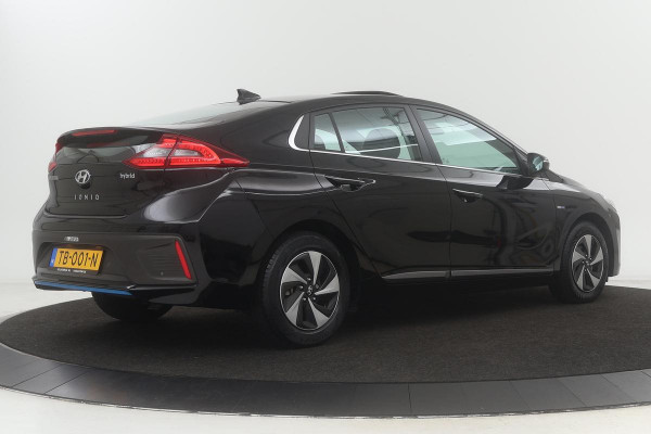 Hyundai IONIQ 1.6 GDi Premium | 1e eigenaar | Schuifdak | Adaptive cruise | Leder | Stoelventilatie | Carplay | Camera | Xenon | Navigatie | Climate control | Verwarmd stuurwiel