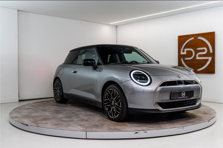 MINI Cooper SE Favoured 54.2 kWh 218PK NIEUW | Pakket XL | Harman/Kardon | Pano | Sfeer | VOL!