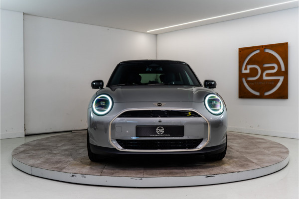 MINI Cooper SE Favoured 54.2 kWh 218PK NIEUW | Pakket XL | Harman/Kardon | Pano | Sfeer | VOL!